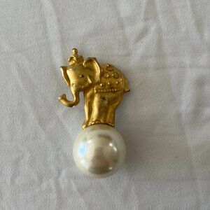 VINTAGE ELIZABETH ARDEN SIGNED ELEPHANT ON BALL PEARL BROOCH PIN